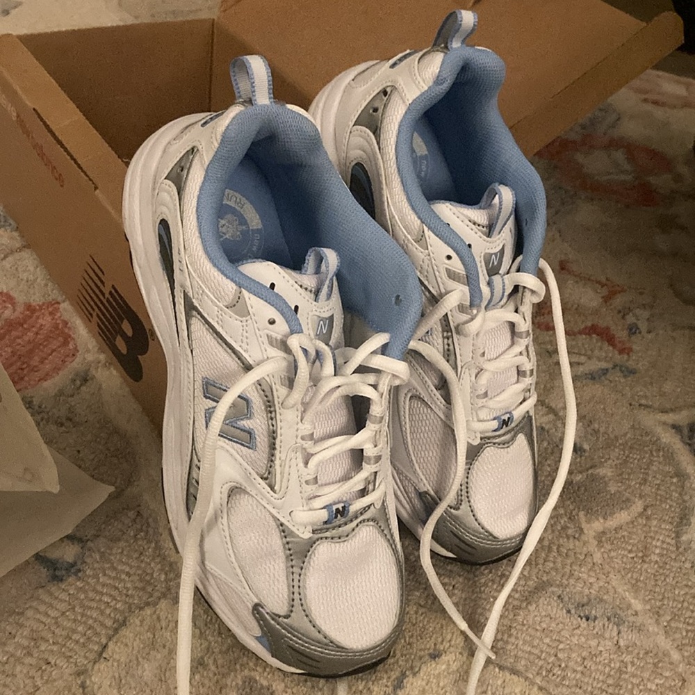 New Balance Running Shows 8 NEW NIB